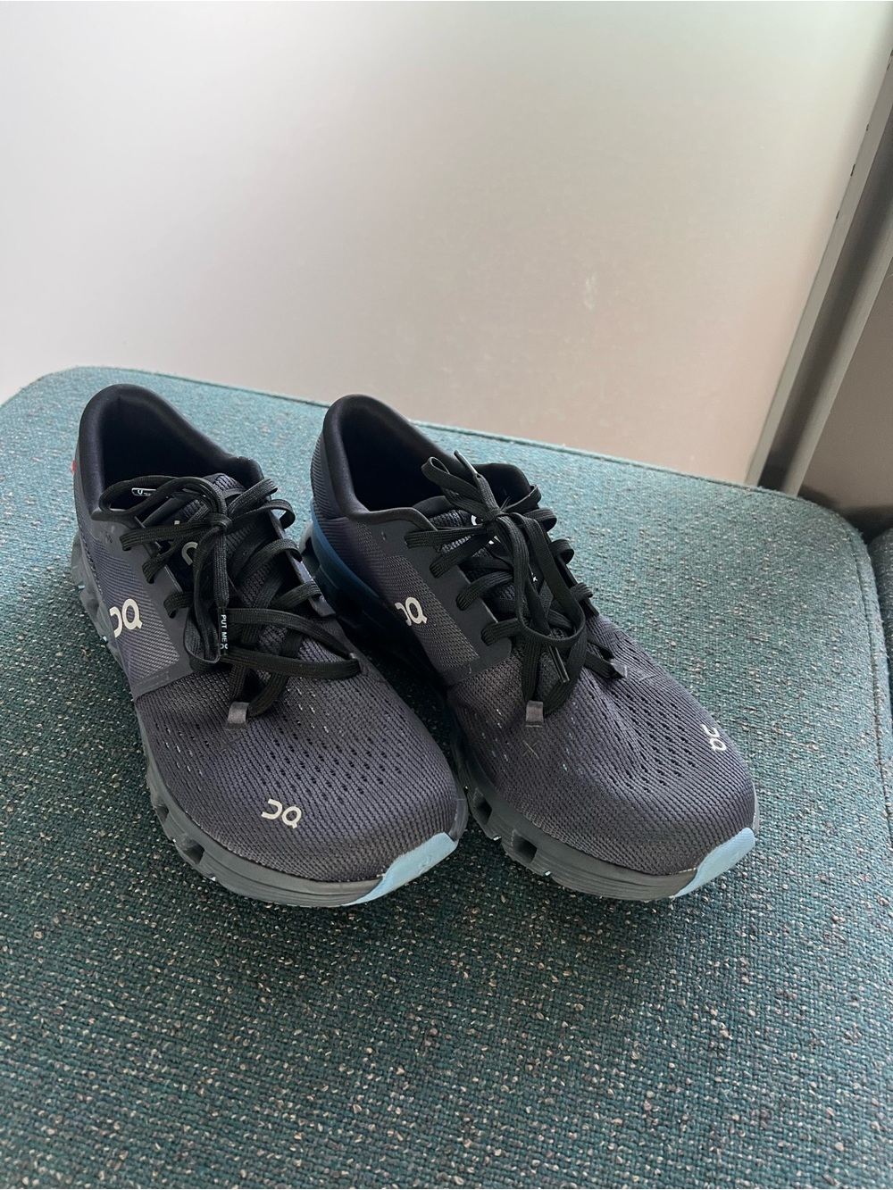 On Running Men's Cloud Running Shoes - Black/Light Blue Accents